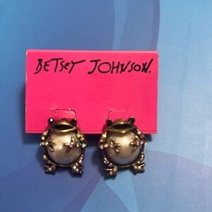 Betsey Johnson pearl frog stud earrings